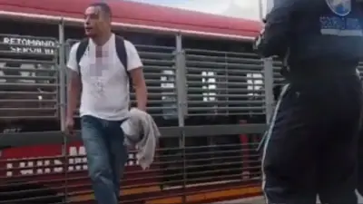 Guardas de TransMilenio heridos con tijeras por colado en Bogotá