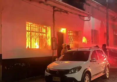 Incendio consume vivienda en Málaga, Santander: Bomberos controlan emergencia en madrugada