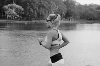 Influencer brasileña fallece durante competencia de triatlón Ironman en Texas