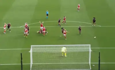 Insólito gol en Champions femenina: error de Endler ante Arsenal
