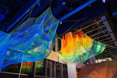 Instalación monumental en Museo MIT transforma datos climáticos en arte inmersivo