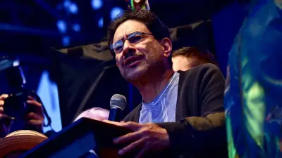 Iván Cepeda lidera encuesta con 44,3% y podría ganar en primera vuelta