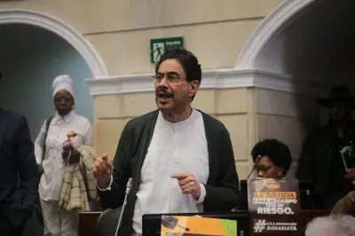 Iván Cepeda rompe su ausencia y reta a Paloma Valencia y Abelardo de la Espriella a debatir