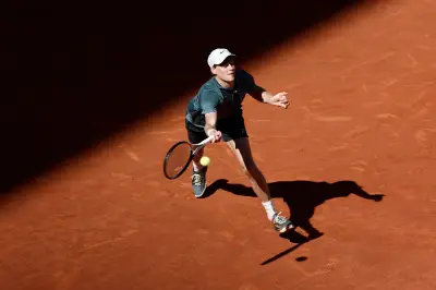 Jannik Sinner avanza sin problemas en el Masters 1000 de Madrid