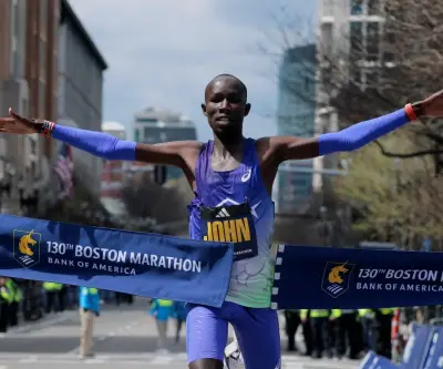 John Korir rompe récord histórico y gana el Maratón de Boston 2026