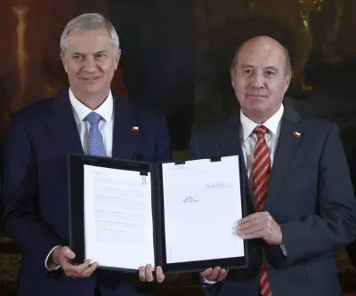 Kast envía al Congreso proyecto de ley misceláneo con rebaja del impuesto corporativo al 23%