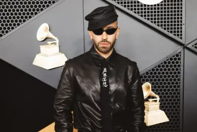 La corbata: de accesorio militar a símbolo de moda unisex en la cultura pop