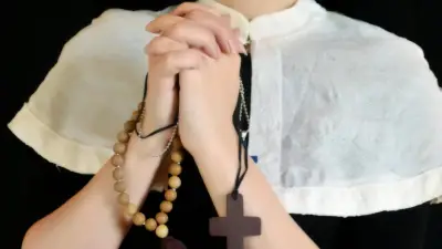 La poderosa oración de Viernes Santo para atraer prosperidad y bendiciones en 2026