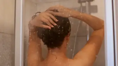 La psicología revela qué dice de tu personalidad la parte del cuerpo que lavas primero al bañarte