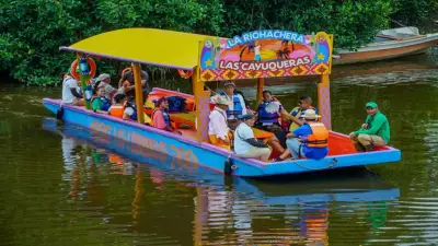 Las Cayuqueras: Embarcaciones Wayúu que Conectan Turismo y Conservación en La Guajira