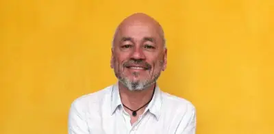 Ómar Rincón denuncia la muerte de la telenovela en los premios India Catalina 2026