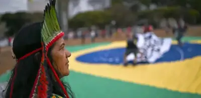 Miles de indígenas protestan en Brasilia por lentitud en demarcación de tierras bajo gobierno de Lula