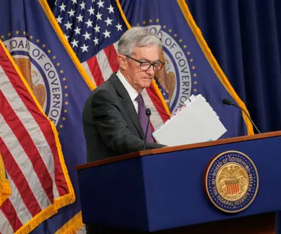 Minutas de la FED revelan división sobre tasas de interés ante inflación y guerra