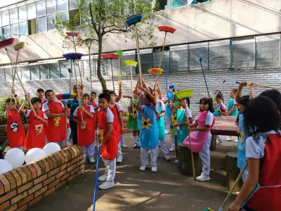 Niños del Colegio Santander reciben certificados ambientales