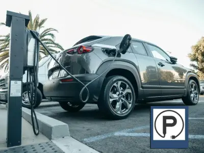 Nueva señal vial en Colombia: Multa de $633 mil por parquear en espacios para vehículos eléctricos