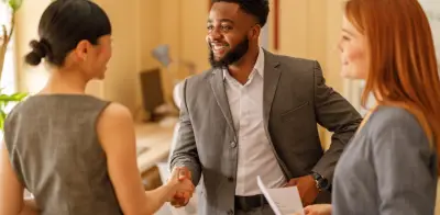 Ofertas de empleo en sector comercial con altos ingresos