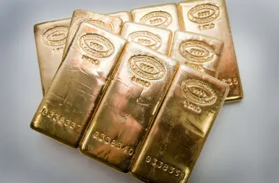 Oro supera los 4.700 dólares por optimismo en negociaciones EE.UU.-Irán