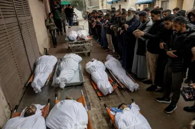 Palestinos en Gaza lloran a sus seres queridos tras ataques