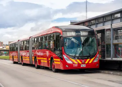 Pánico en Transmilenio por violento robo con cuchillos dentro de bus en Bogotá