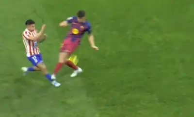 Polémica arbitral en Atlético-Barça: VAR revierte expulsión de Gerard Martín