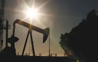 Precios del petróleo caen tras declaraciones de Trump sobre posible tregua en Irán