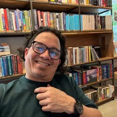 Renuncia director de Inteligencia tras aparecer en grabaciones de alias 'Calarca'