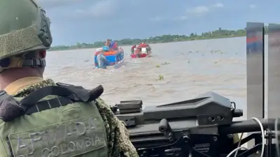 Rescatan a 14 personas tras volcamiento de embarcación en el río Magdalena