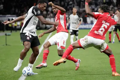 Santa Fe cae ante Corinthians en Brasil y complica su paso en la Copa Libertadores