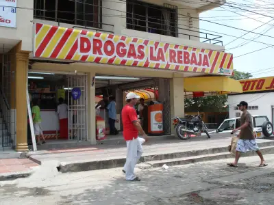 Sindicato Asocopservir convoca plantón en Cartagena por derechos laborales en Drogas La Rebaja