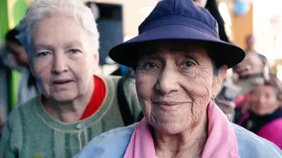 Taller gratuito en Bogotá enseña redes sociales a adultos mayores