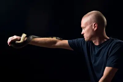 Tim Friede: El hombre que sobrevivió 200 mordeduras de serpientes para crear antídoto universal