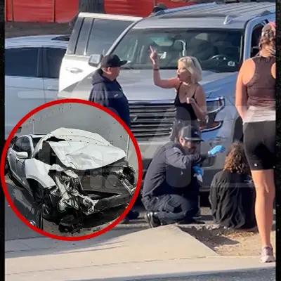 Tori Spelling y siete menores heridos tras choque por conductor que pasó semáforo en rojo