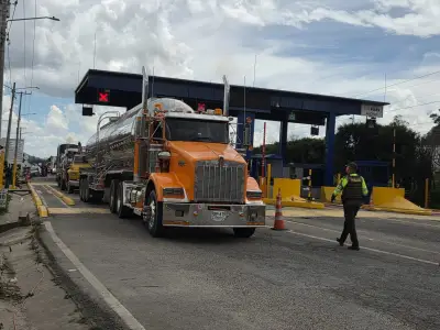 Tragedia vial en Cundinamarca: 5 muertos y 21 heridos en accidente de tractomula sin frenos
