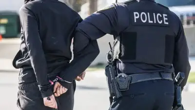 Tribunal permite a policía de Texas detener y expulsar migrantes