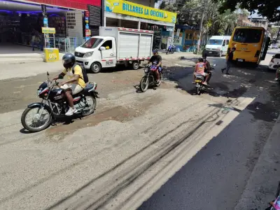 Vía colapsada en Decepaz: polvo, accidentes y pérdidas económicas afectan a residentes en Cali