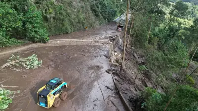 Vía Mosquera-La Mesa sigue cerrada por derrumbe: lluvias complican labores