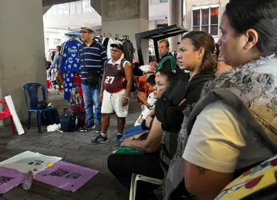 Vendedores informales de Medellín se reúnen ante amenaza de desplazamiento por renovación urbana