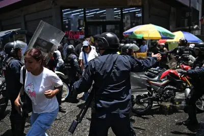 Venezuela: Policía lanza gases lacrimógenos contra trabajadores que exigían aumento salarial