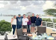 40 años de reencuentro: graduados del Colegio de La Salle se reúnen en Miami