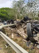 Accidente de tractocamión con equipos de El Imperio deja conductor atrapado en Turbaco