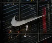 Acciones de Nike se desploman tras pronósticos pesimistas sobre ingresos y ventas