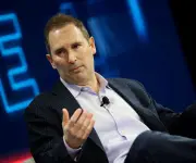 Amazon impone recargo del 3,5% a vendedores por alza del petróleo