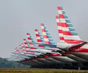 American Airlines baja previsiones por alza de combustible