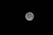Artemis II: Astronautas superan mitad del camino hacia la Luna en misión histórica