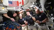 Astronautas de Artemis II conversan con Trump tras histórico paso por lado oscuro lunar