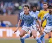 Australia celebra victorias amistosas previas al Mundial, pero persisten dudas sobre su plantilla