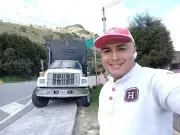 Camioneros escoltan féretro de colega asesinado en Bucaramanga en emotivo homenaje