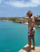 Carlos 'El Pibe' Valderrama sorprende con arriesgado clavado en Curazao que se viraliza