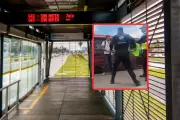 Colado ataca con tijeras a dos guardas de Transmilenio en Bogotá