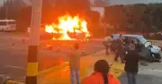 Colisión múltiple con tractomula en vía Zipaquirá-Ubaté deja vehículos incendiados